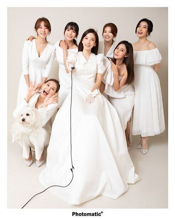 Jisoo Ku (อดีต RAINBOW) สมาชิกวง "RAINBOW" ส่งของขวัญแต่งงาน ... ภาพถ่ายงานแต่งงานพร้อมมิตรภาพที่เปล่งประกาย