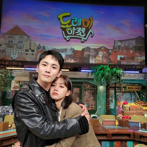 [หัวข้อ] คีย์ (SHINee) & HYERI (Girl's Day) ปล่อยช็อตสองช็อต