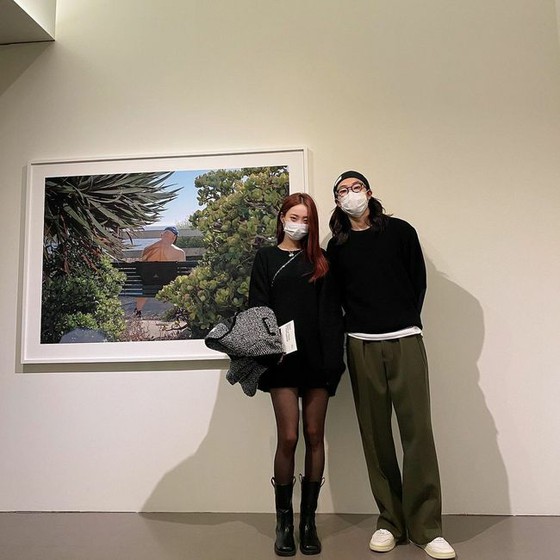 KYUNGRI & JIN WOO วันที่จัดนิทรรศการภาพถ่ายของรยูจุนยอลแสดงให้เห็นว่าไม่มีความผิดปกติใด ๆ ในการออกเดท