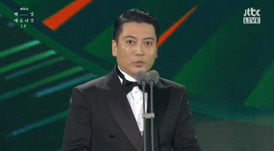 นักแสดงปาร์คมยองฮุนที่ปรากฏใน "Parasite, Semi-Underground Family" ได้รับรางวัล "New Face Award ตอนอายุ 46" = "56th Baeksang Arts Awards"