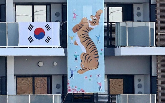 <วิพากษ์วิจารณ์> ทีมเกาหลีได้ตั้งค่าใหม่ป้ายเสือในหมู่บ้านโอลิมปิกโตเกียว = "ความยากเทียบกับการสนับสนุน"