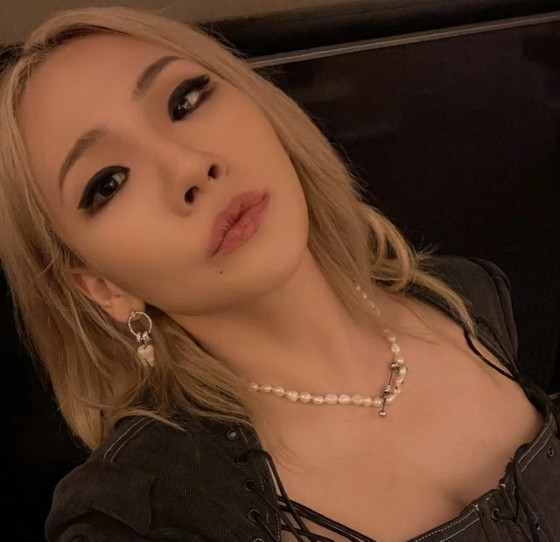 นักร้อง CL "แฟชั่นที่ไม่เคยมีมาก่อน" ของการแต่งกายบนชุดชั้นใน ... "MET GALA" พลิกกลับ