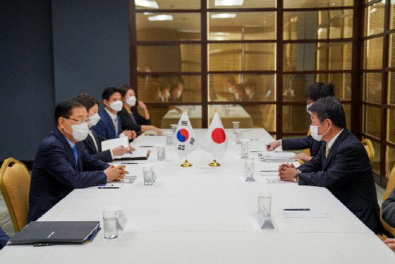 “ประชุมครั้งแรกในรอบ 4 เดือน” รมว.ต่างประเทศญี่ปุ่น-เกาหลีใต้ ประเด็นประวัติศาสตร์ “คู่ขนาน”