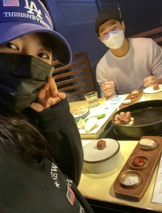 Kim Myung-soo (INFINITE) และนักแสดงหญิง Shin Ye Eun ที่เกณฑ์ทหารใน Marine Corps บอกเราเกี่ยวกับสถานการณ์ล่าสุดที่ไม่คาดคิด
