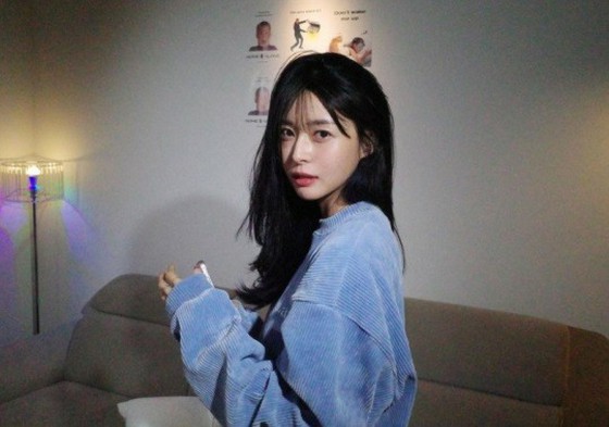 นักแสดงสาวควอนนารา (เดิมชื่อ HELLOVENUS) รายงานสถานการณ์ล่าสุดด้วยการลงสีที่ถูกใจมาก