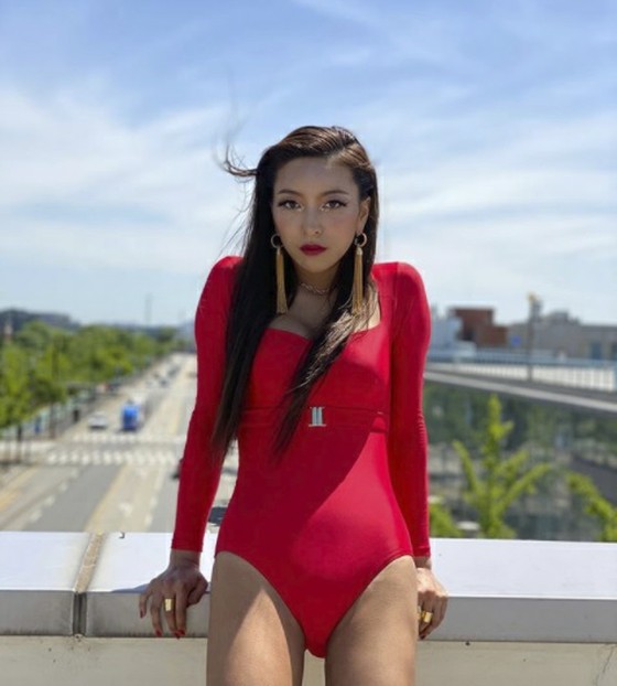 Luna (f (x)) ปริมาณการระเบิดและการเปิดรับแสงที่ยอดเยี่ยม ... ร้อน + รุนแรง