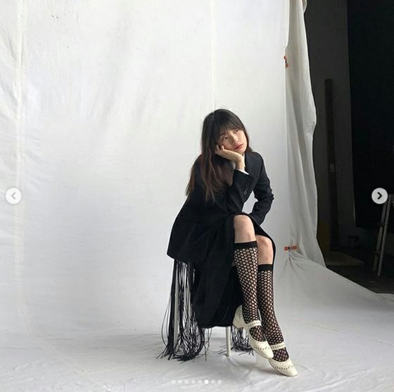 Suzy (อดีตนางสาว A), สายขาที่สวยงามสวมถุงน่องตาข่ายในการถ่ายภาพ