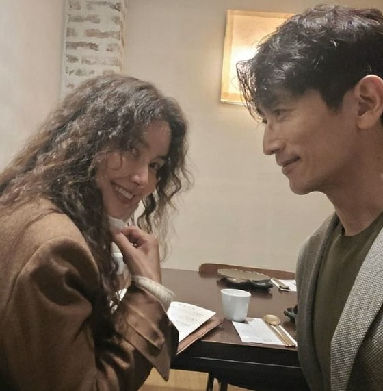 นักแสดงชาอินพโย เปิดเผยภาพกับภรรยา ชิน แอรา แต่งงานปีที่ 27 "ฉันรักเธอ"
