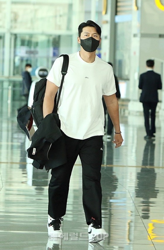 [Photo] นักแสดง ฮยอนบิน และ ซอง เยจี ออกเดินทางฮันนีมูน = สนามบินนานาชาติอินชอน ประเทศเกาหลีใต้
