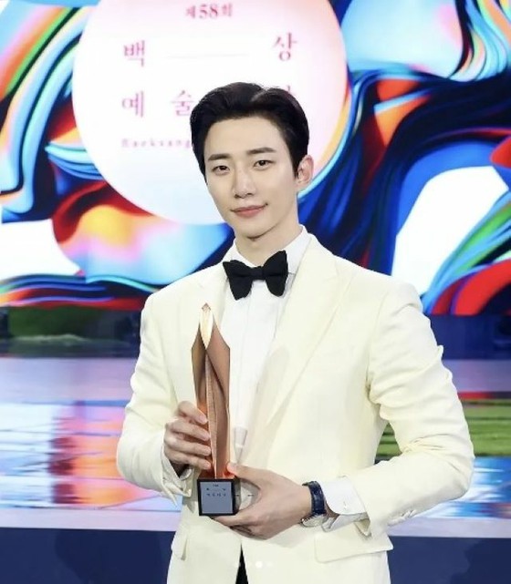 “ปรมาจารย์” JYPark, JUNHO (2PM) ยกย่องรางวัล Baeksang Arts Awards ... "คนจริงใจ ซื่อสัตย์ อ่อนน้อม ภาคภูมิใจ"