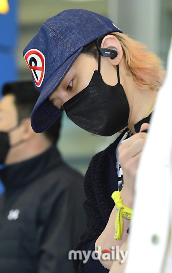 [Photo] "BIGBANG" G-DRAGON กลับเกาหลีจากงาน Chanel ในฝรั่งเศส ... เสน่ห์ที่ทำให้สนามบินเป็นรันเวย์