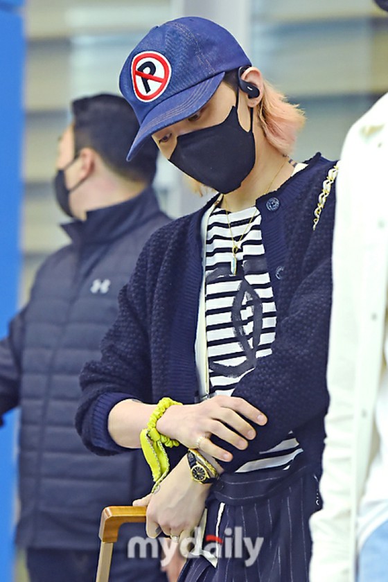[Photo] "BIGBANG" G-DRAGON กลับเกาหลีจากงาน Chanel ในฝรั่งเศส ... เสน่ห์ที่ทำให้สนามบินเป็นรันเวย์