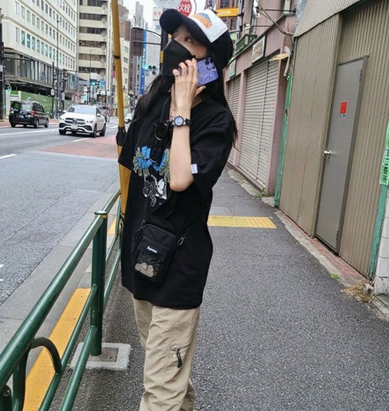 คุณอยู่ที่โตเกียวใช่ไหม ดาร่า (อดีต 2NE1) เดินเล่นรอบเมืองแบบ "สตรีทสไตล์" สุดแปลก