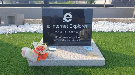 หลุมศพ "Internet Explorer" ปรากฏในเกาหลีใต้ = วิศวกรสร้างและกลายเป็นหัวข้อยอดนิยม