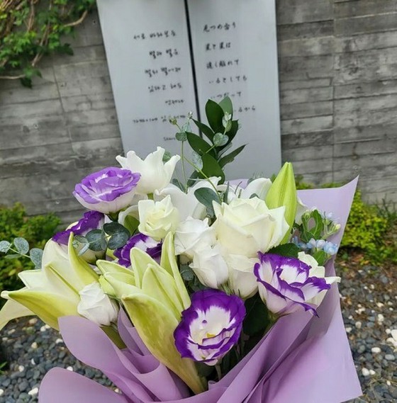 Kim JAEJUNG อาลัยปาร์คยองฮาผู้ล่วงลับไปแล้ว 12 ปีหลังจากการอำลาอันแสนเศร้าของเขา ... ปีนี้ไปเยี่ยมสุสานอีกครั้ง