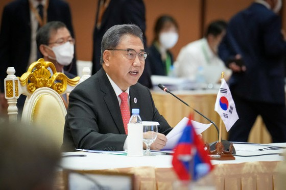 รมว.ต่างประเทศเกาหลีใต้เสนอ 'การประชุมสุดยอดไตรภาคีญี่ปุ่น-จีน-เกาหลีใต้' อย่างเปิดเผยในการประชุมอาเซียน