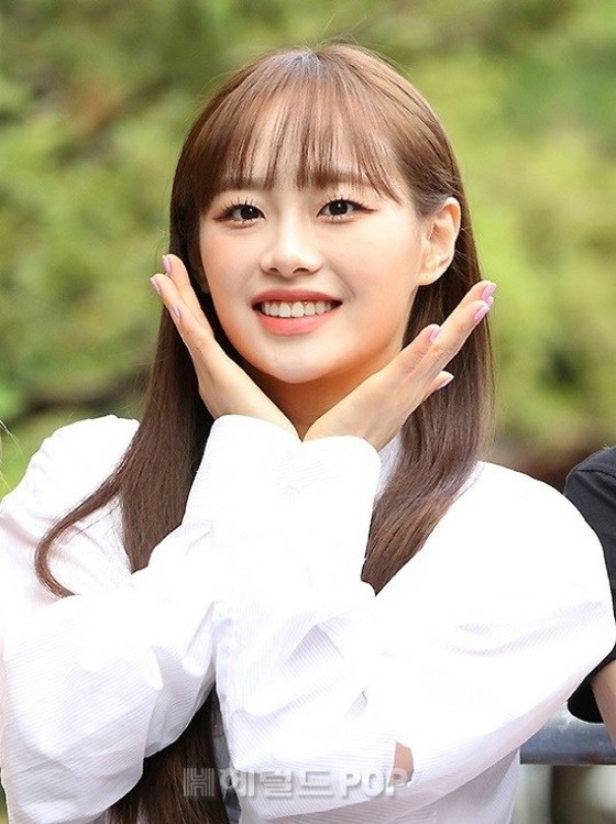 “ข่าวลือเรื่องการถูกไล่ออกจากกลุ่ม” Chuu (LOONA) อธิบายตัวเอง แต่แฟน ๆ ยังคงกังวลอยู่ว่า “สมาชิก 12 คนของสมาชิกกลุ่มแชทและผู้จัดการอื่นที่ไม่ใช่ Chuu หรือเปล่า?”