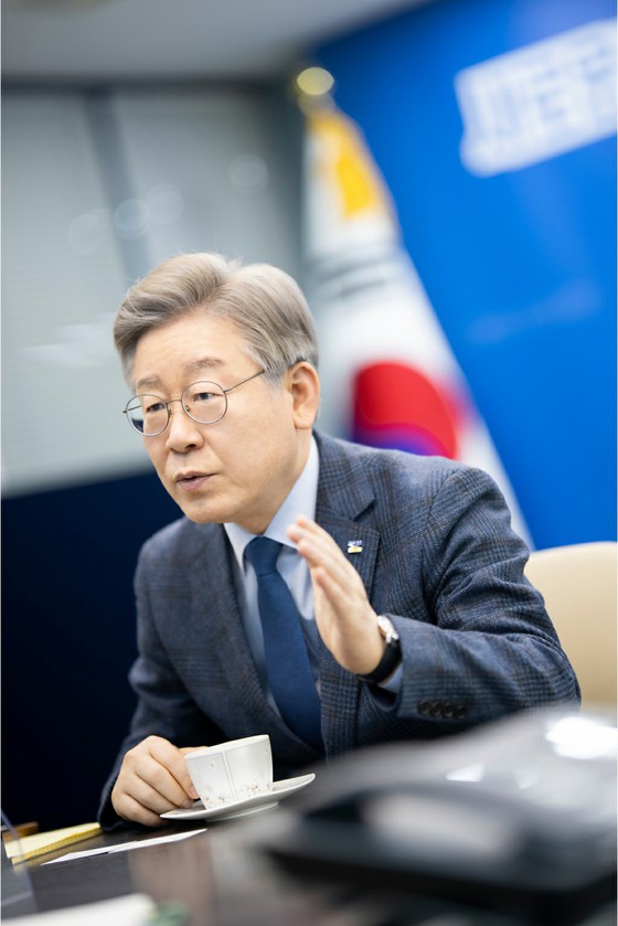 ผู้ช่วยคนสนิทของผู้นำฝ่ายค้านเกาหลีใต้ถูกควบคุมตัว... ศาล ``กลัวทำลายหลักฐานแล้วหลบหนี''