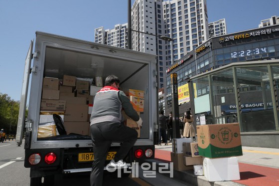 `` 10,000 วอนต่อเดือน'' เรียกร้องค่าลิฟต์สำหรับพนักงานส่งของ... การเปลี่ยนแปลงนโยบายหลังจากการประท้วงของชาวเมือง = เมือง Sejong ประเทศเกาหลีใต้