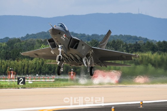 เครื่องบินขับไล่เกาหลีใต้ KF21 ประสบความสำเร็จในการบินด้วยความเร็วเหนือเสียงครั้งแรก ยืนยันความเสถียรของก๊าซ = เกาหลีใต้