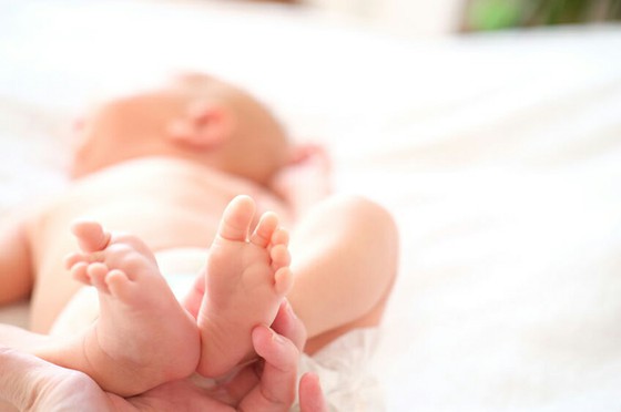 จำนวนทารกแรกเกิดของญี่ปุ่นลดลงต่ำกว่า 800,000 คนเป็นครั้งแรกในปี 2565