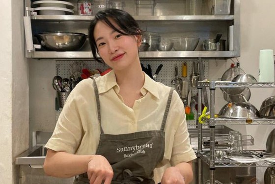 ประธานร้านเบเกอรี่ยอดนิยมสารภาพว่าเขาเป็นสาวกรุ่นที่ 2 ของลัทธิ "JMS"... "นอกจากนี้ยังมีความเป็นไปได้ที่เขาเป็น 'เจ้าสาว' ของประธานาธิบดีจอง มยองซอก"