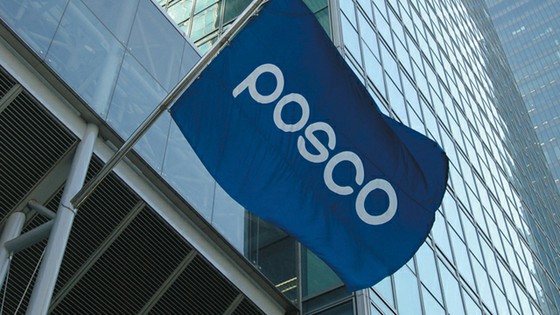 <คำอธิบาย W> หลังจากที่เกาหลีใต้ประกาศแก้ปัญหาอดีตแรงงานบังคับ บริษัท Posco เป็นบริษัทแรกที่ตอบสนอง โดยบริจาคเงิน 400 ล้านเยนให้กับมูลนิธิ