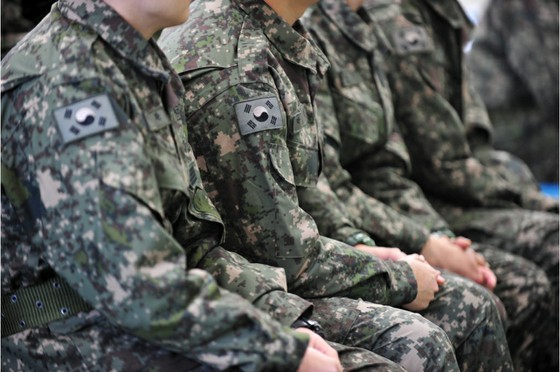 ทหารกองทัพสูบกัญชากับบุหรี่ไฟฟ้า ... เพื่อนร่วมงานรายงาน = เกาหลีใต้