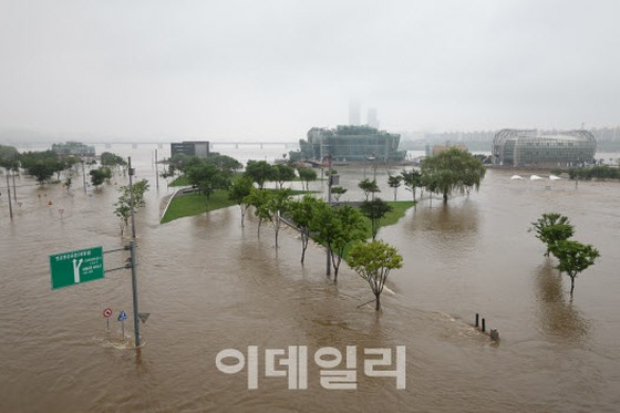 นาวิกโยธินที่ค้นหาผู้สูญหายใน 'ฝนตกหนัก' ถูกกระแสน้ำเชี่ยวกราก = เกาหลีใต้