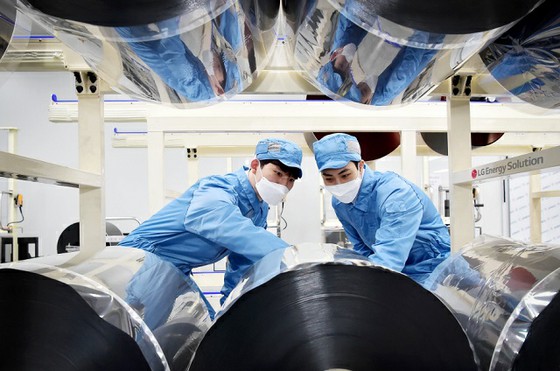 รัฐมนตรีกระทรวงการลงทุนของอินโดนีเซีย ``ยังคงให้การสนับสนุน'' สำหรับธุรกิจแบตเตอรี่ของ LG Energy Solution = เกาหลีใต้