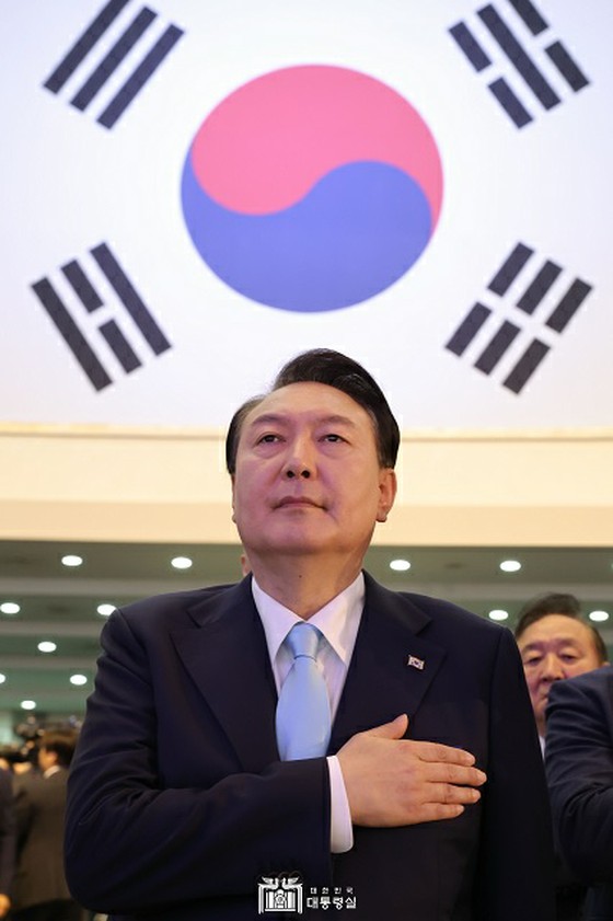 <ความเห็น W> ประธาน Yoon ในคำปราศรัยวันปลดปล่อยเมื่อวันที่ 15 ญี่ปุ่นเป็น "พันธมิตร" = ในเบื้องหลังมุมมองของคุณ Yoon ที่มีต่อญี่ปุ่น การปรากฏตัวของบิดาของเขาที่ล่วงลับไปแล้วในวันนั้น