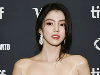 ไหปลาร้าของนักแสดงสาวฮันโซฮีชัดเจน... เธอผอมเกินไปหรือเปล่า ทั้งๆ ที่เธอสวยราวกับเทพธิดา... การปรากฏตัวของเธอในเทศกาลภาพยนตร์ต่างประเทศเป็นประเด็นร้อน