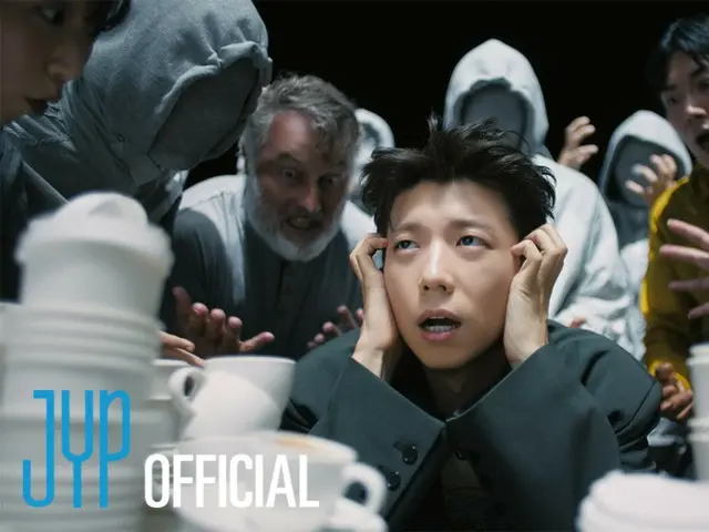 ウヨン(2PM)が新曲「Think Too Much(Feat.DAMINI)」の振り付けの一部が収められた第2弾ミュージックビデオティーザーを公開した。