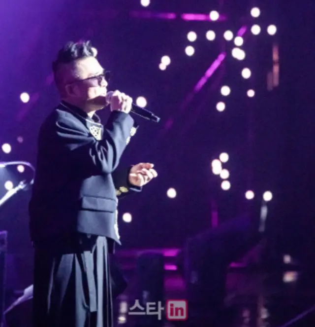 歌手キム・ゴンモ、「結婚もして離婚もして」…6年ぶりのステージ復帰