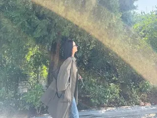 ชีวิตประจำวันบนท้องถนนของนักแสดงสาว ชเว จีอู เปรียบเสมือนนางแบบกราเวียร์... เธอคือเทพธิดาแห่งฤดูใบไม้ร่วงอย่างแท้จริง