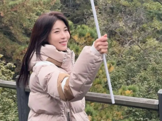 女優ハ・ジウォン、ファンたちと山登りへ1