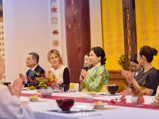 สุภาพสตรีหมายเลขหนึ่งเกาหลีใต้เชิญคู่สมรสของผู้นำเศรษฐกิจเอเปคไปวัดพุลกุกซา
