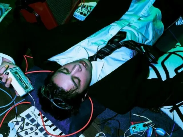 ยุนโฮ (U-KNOW) แห่ง TVXQ กลับมาแล้วในที่สุด... อัลบั้มเต็มชุดแรกของเขา "I-KNOW" วางจำหน่ายแล้ววันนี้ (วันที่ 5)