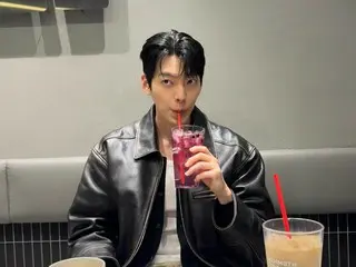 คิมอูบิน ปรากฏตัวในร้านกาแฟในฐานะนายแบบ...นักโฆษณาคงดีใจ