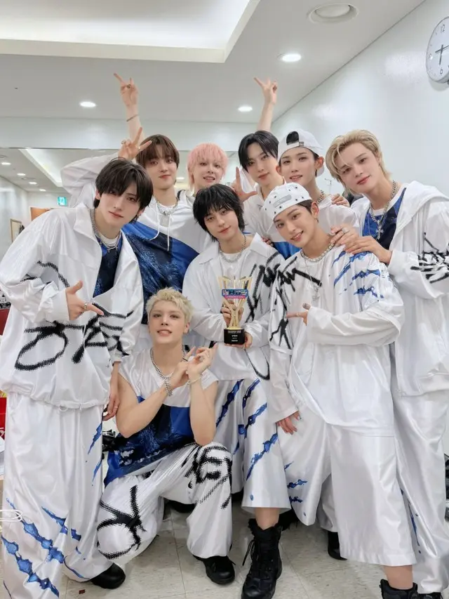 「&TEAM」、韓国音楽番組で2冠達成…「ショー！チャンピオン」1位に「夢のような日々」