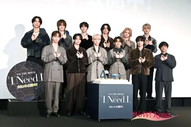 ＜後ろの列、左から＞池崎理人、佐野雄大、許豊凡、西洸人、松田迅、田島将吾＜前の列左から＞後藤威尊、藤牧京介、木村柾哉、髙塚大夢、尾崎匠海、監督