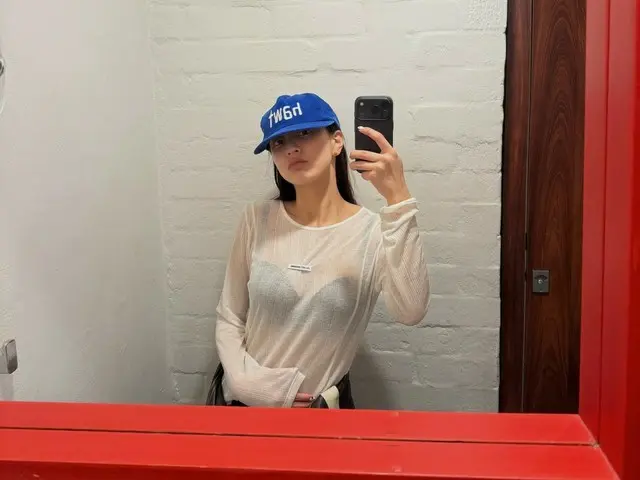 จีฮโย TWICE โชว์ลุคบางเบาน่าทึ่งแม้จะไปเที่ยวกับครอบครัว... นี่ไม่ใช่ลุคสุดจี๊ดที่จะทำให้คุณเวียนหัว