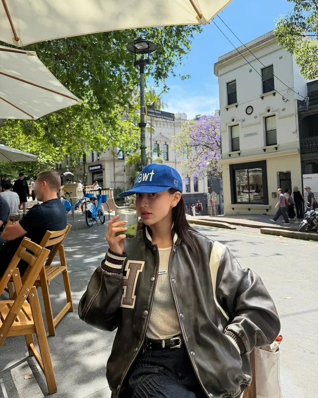 「TWICE」ジヒョ、家族旅行中にも破格のシースルールック… くらくらするグラマーは違うね