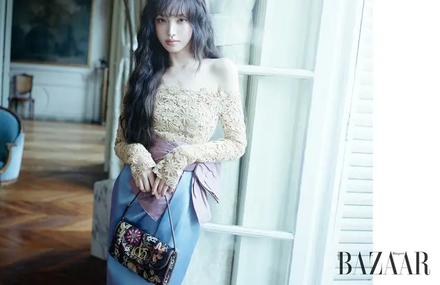 「IVE」リズ＆レイ、パリで会ったある日…優雅なシルエットのグラビア公開02