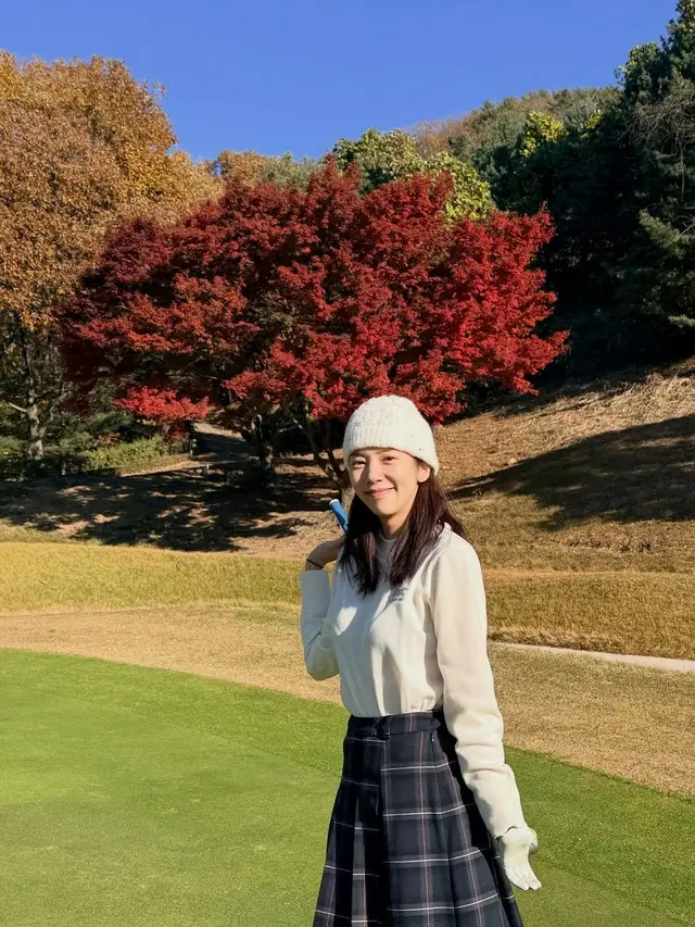 ソン・ダムビ、出産後初「秋のラウンド」…パーフェクトなスタイル完全復帰「1年ぶり、幸せ」