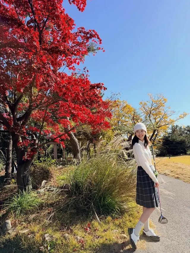 ソン・ダムビ、出産後初「秋のラウンド」…パーフェクトなスタイル完全復帰「1年ぶり、幸せ」