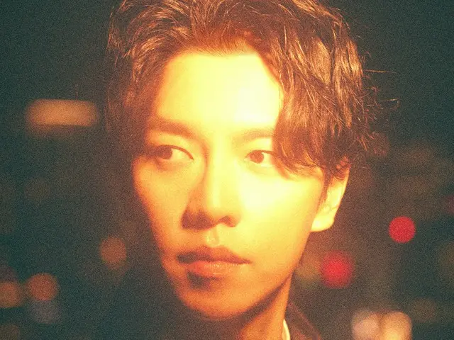 ภาพทีเซอร์ของอีซึงกิสำหรับดิจิตอลซิงเกิล "By Your Side"... ช่วงเวลาแห่งภาพยนตร์