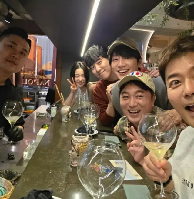 チョン・ヒョンム、「ことし最後の誕生日パーティー」は「ナポリ・マッピア」で …「僕一人じゃない」