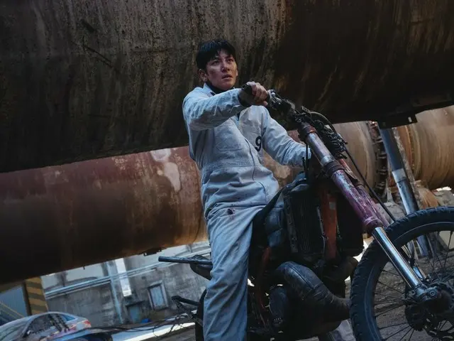 “Fabricated City” ของจีชางอุค ขึ้นอันดับหนึ่งบน Disney Plus... ภาพยนตร์เรื่อง “Fabricated City” กลับมาได้รับความสนใจอีกครั้ง