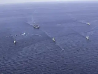 กองทัพเรือเกาหลีใต้และสหรัฐฯ ดำเนินการซ้อมรบร่วมกันในทะเลตะวันออก รวมถึงเรือบรรทุกเครื่องบินพลังงานนิวเคลียร์ของสหรัฐฯ